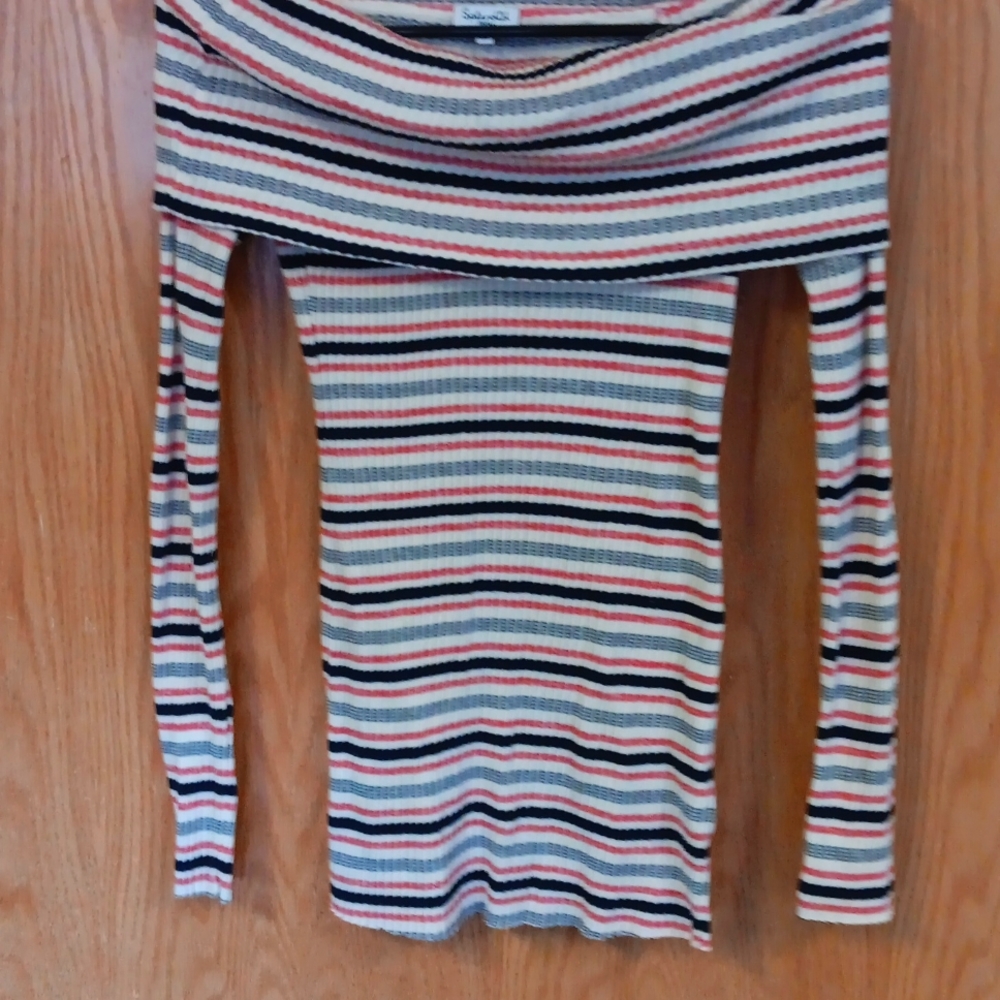 NWOT Sassy off shoulder top!